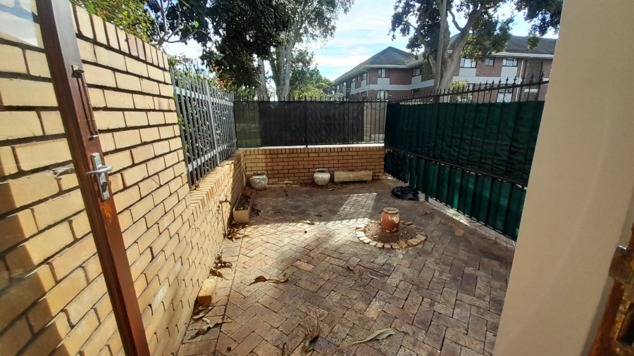 To Let 1 Bedroom Property for Rent in Kenilworth Western Cape